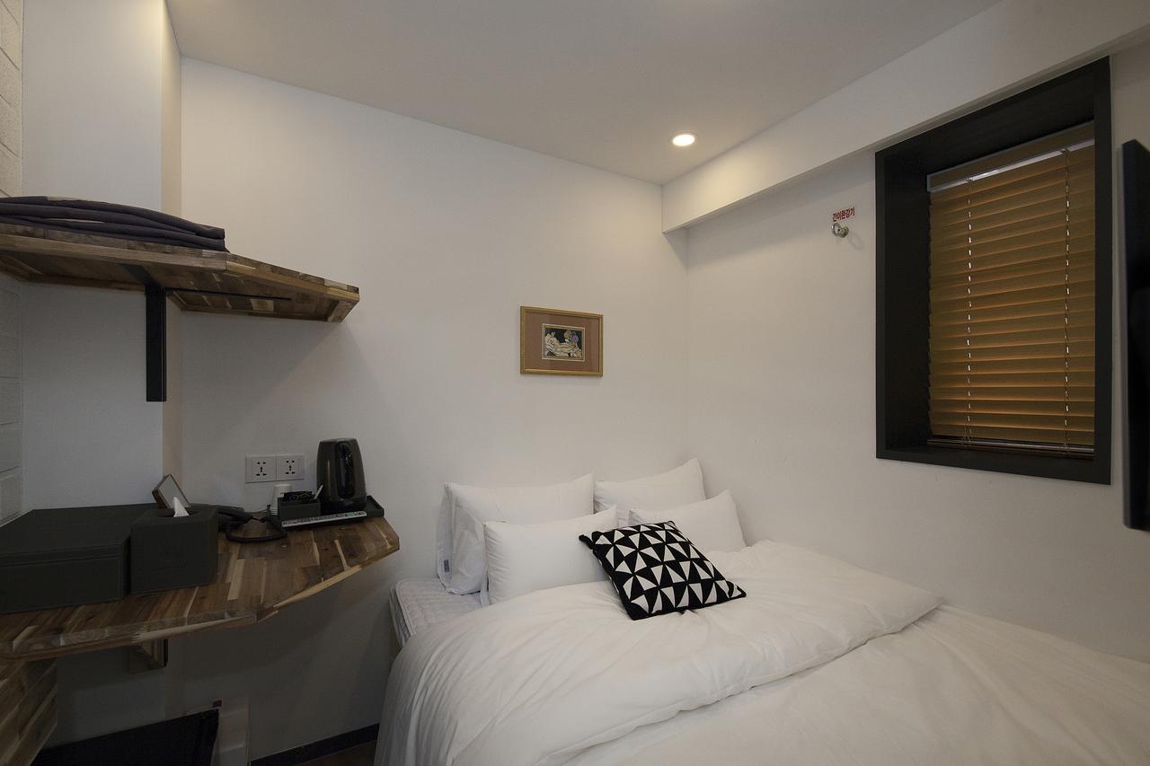 The Hotel Gray Busan Bagian luar foto