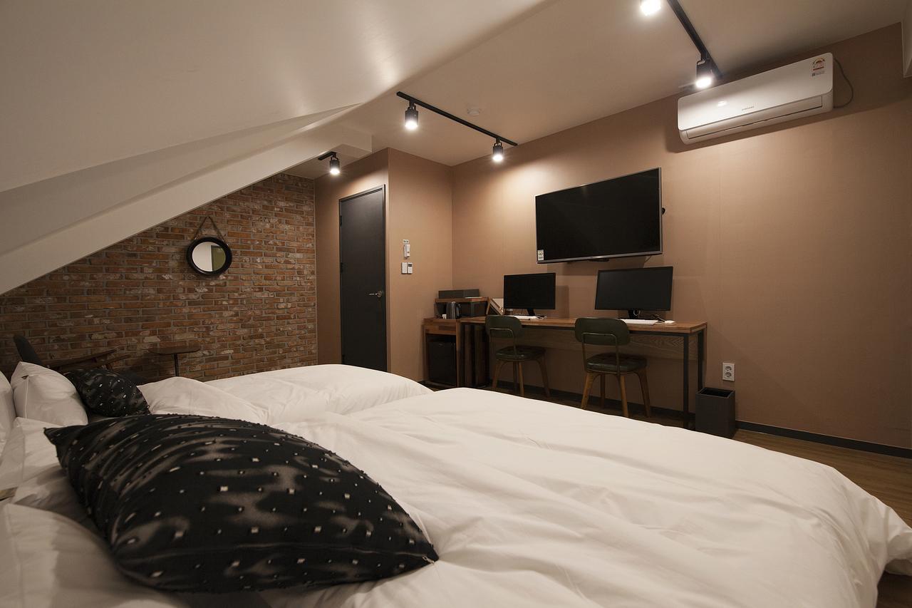 The Hotel Gray Busan Bagian luar foto