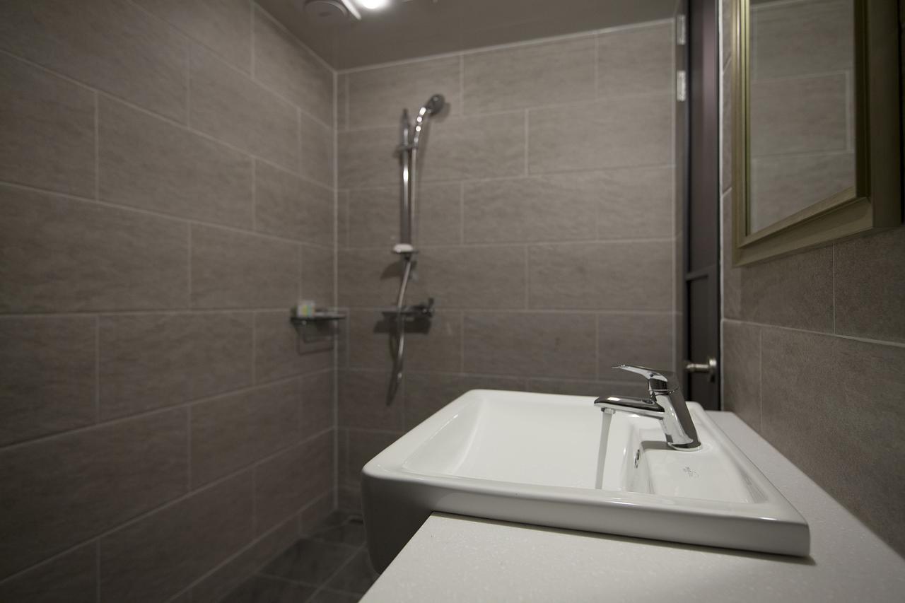 The Hotel Gray Busan Bagian luar foto